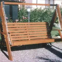 Un dondolo in legno fai da te, un progetto per il giardino.