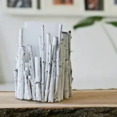 Portacandele rustico fatto a mano con rami bianchi, perfetto per idee di arredamento fai da te.