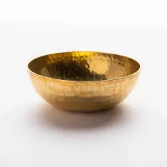 Ciotola in bronzo martellato, il bronzo si ossida creando sfumature dorate e texture uniche.