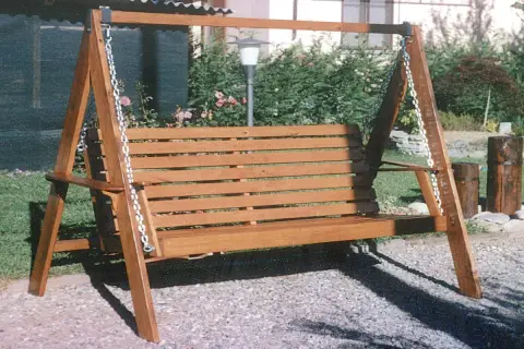 Un dondolo in legno fai da te, un progetto per il giardino.