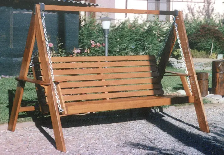 Un dondolo in legno fai da te, un progetto per il giardino.