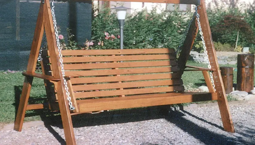 Un dondolo in legno fai da te, un progetto per il giardino.
