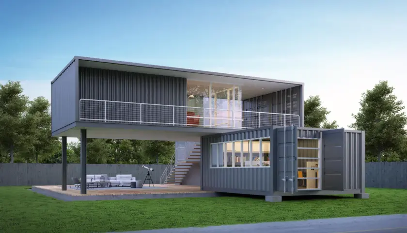 Moderna casa container su due livelli, con terrazza e vista sul giardino. Un esempio di architettura sostenibile che rispetta la normativa italiana.