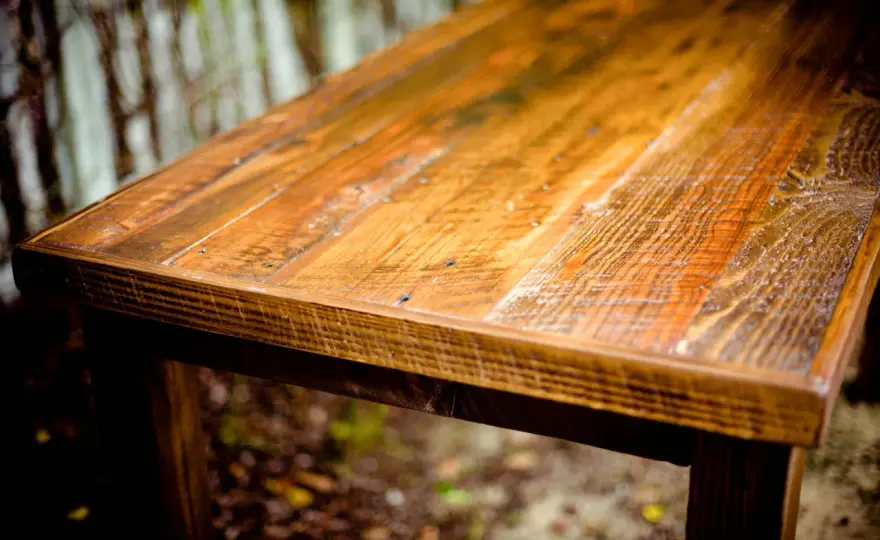 Olio d’oliva sul legno: perché evitarlo e cosa usare