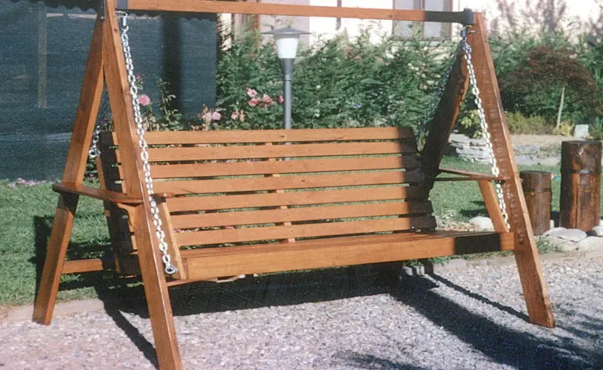Dondolo in legno fai da te, misure e fissaggi sicuri