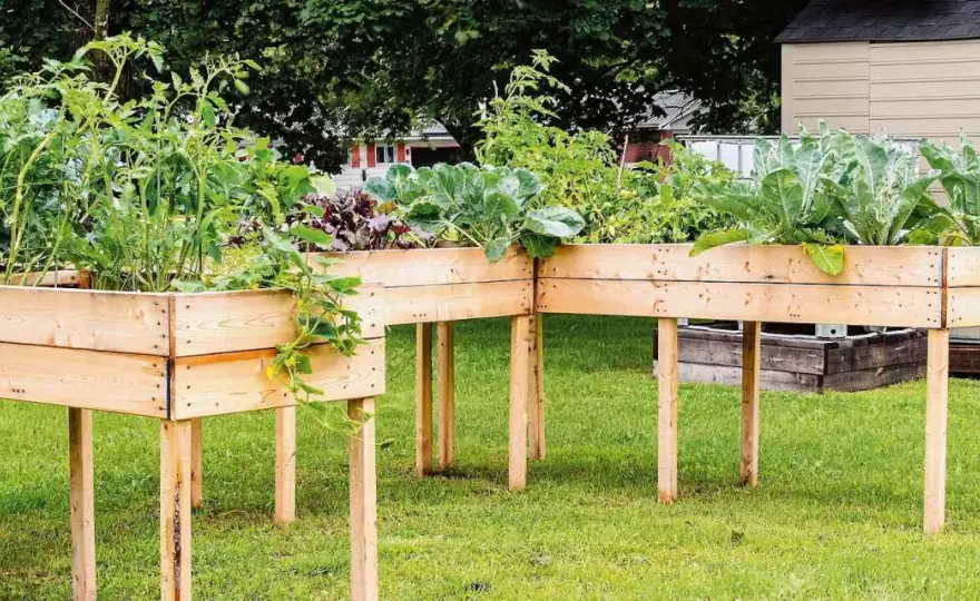 Orto con bancali - 5 idee pratiche per balcone e giardino