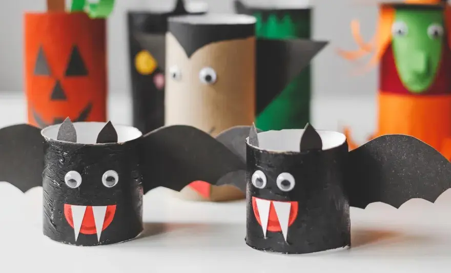 Ragnatele di Halloween fai da te con lana, garza e carta
