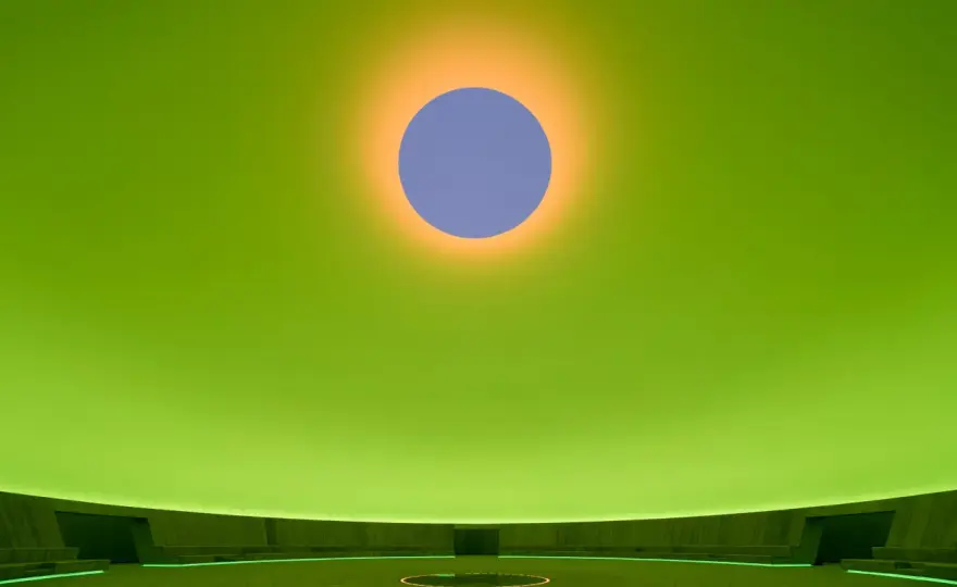James Turrell e la luce in casa, tra arte e atmosfera