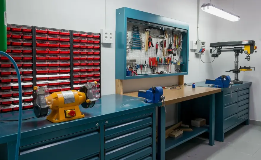 Officina fai da te in garage - idee per organizzarla